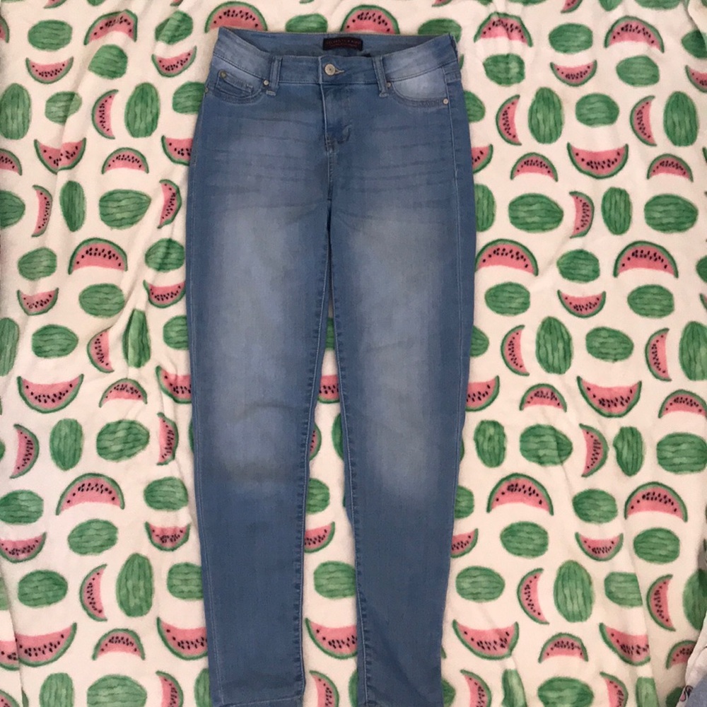 Celebrity pink and white wash size 3/26.